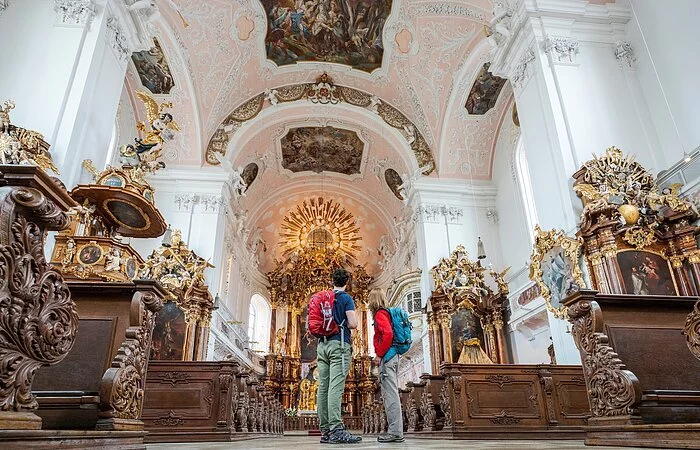 Wanderer in der Schutzengelkirche Eichstätt